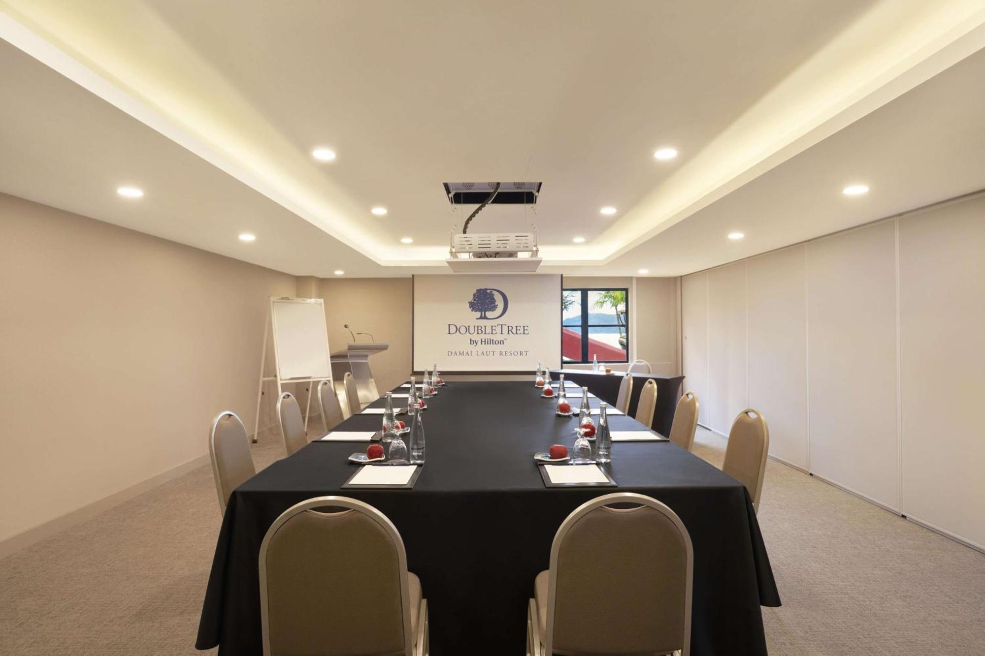 Doubletree By Hilton Damai Laut Hotel Lumut Exterior foto