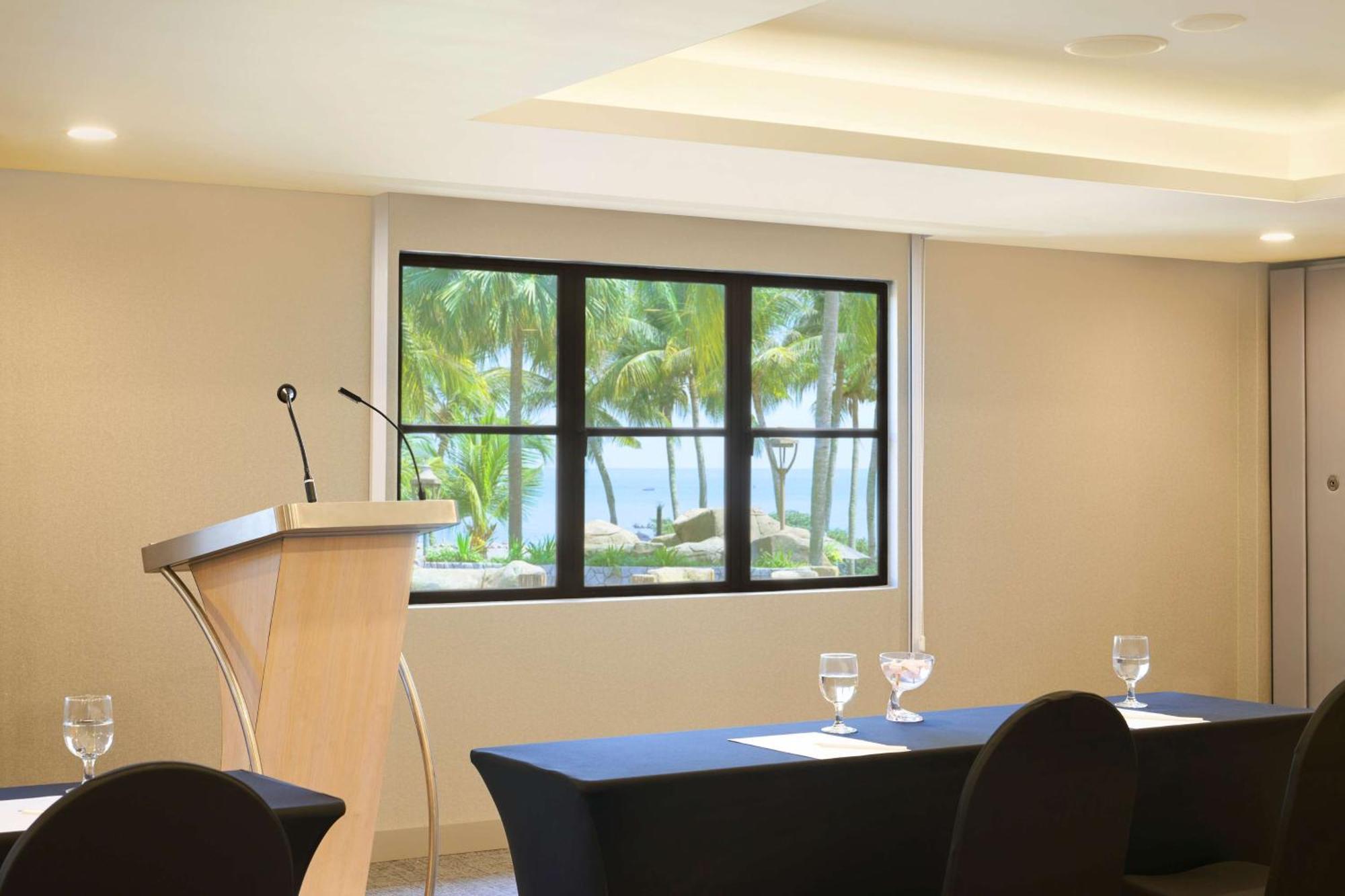 Doubletree By Hilton Damai Laut Hotel Lumut Exterior foto
