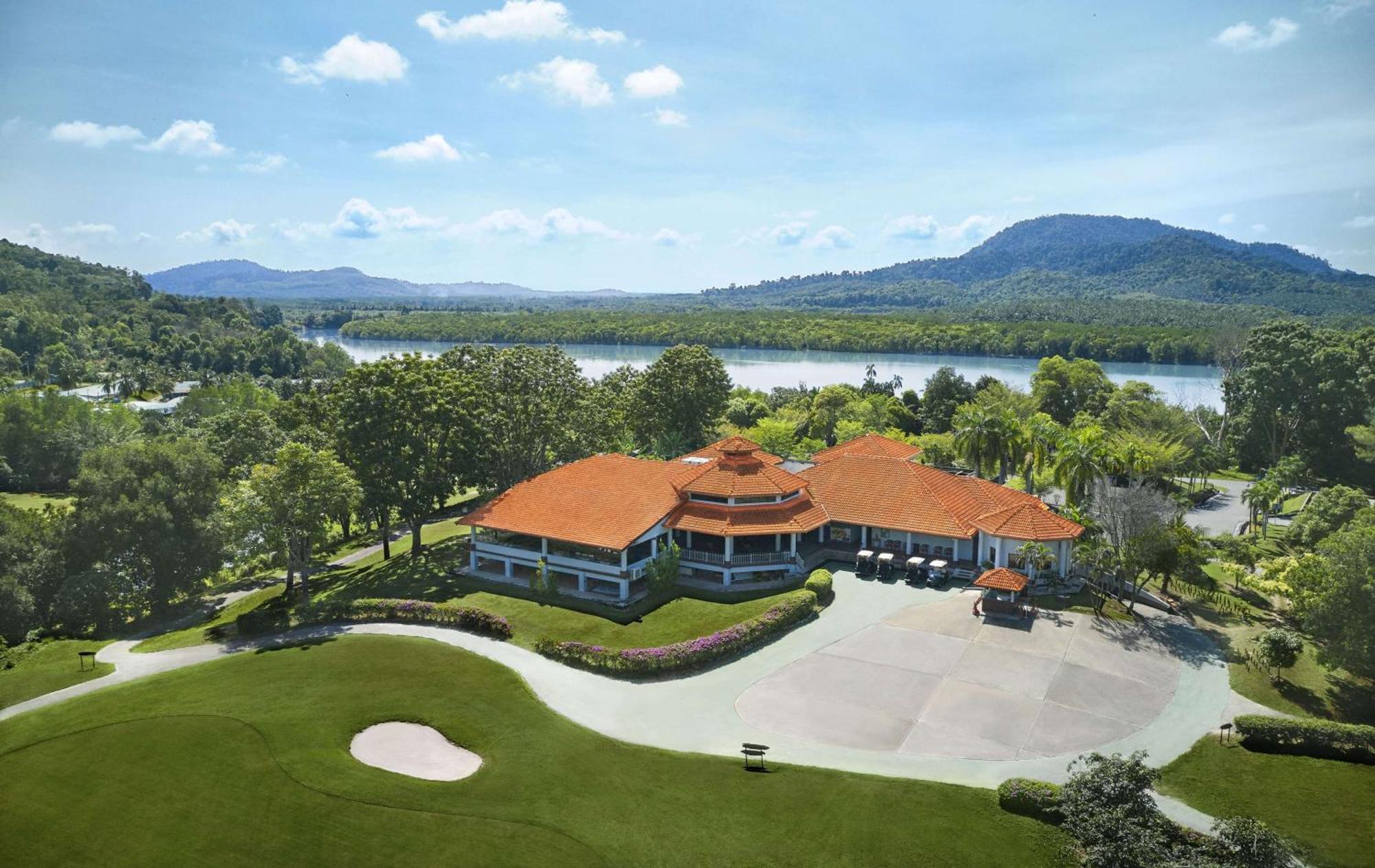Doubletree By Hilton Damai Laut Hotel Lumut Exterior foto