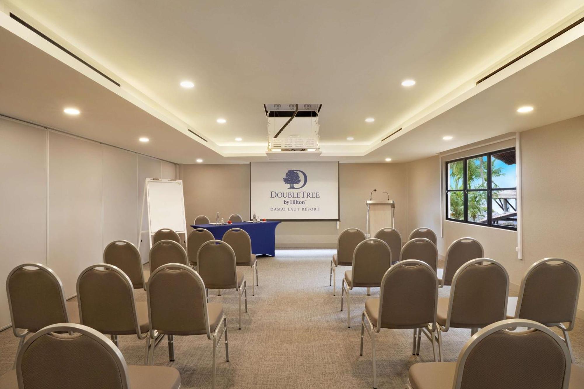 Doubletree By Hilton Damai Laut Hotel Lumut Exterior foto
