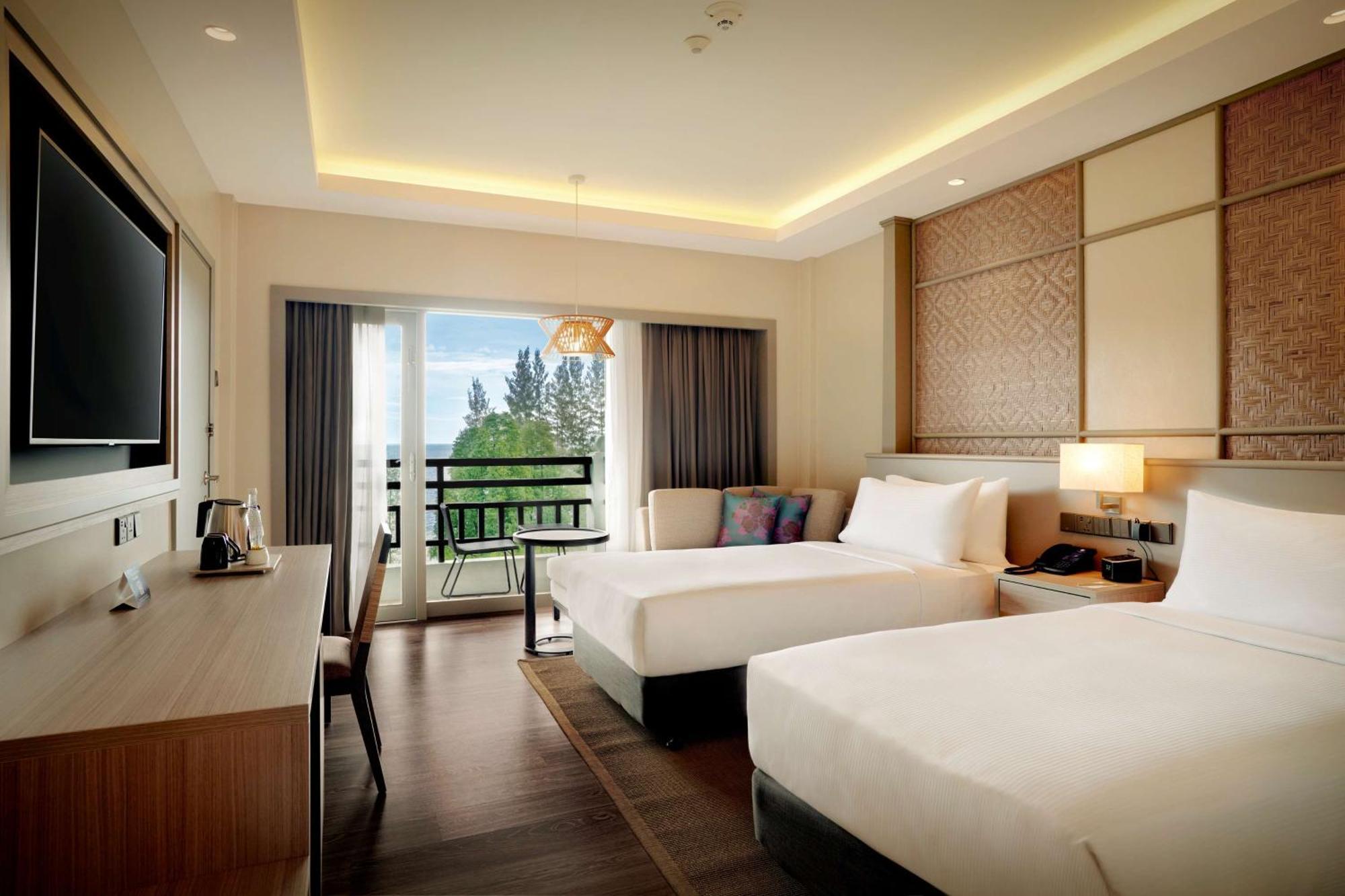 Doubletree By Hilton Damai Laut Hotel Lumut Exterior foto
