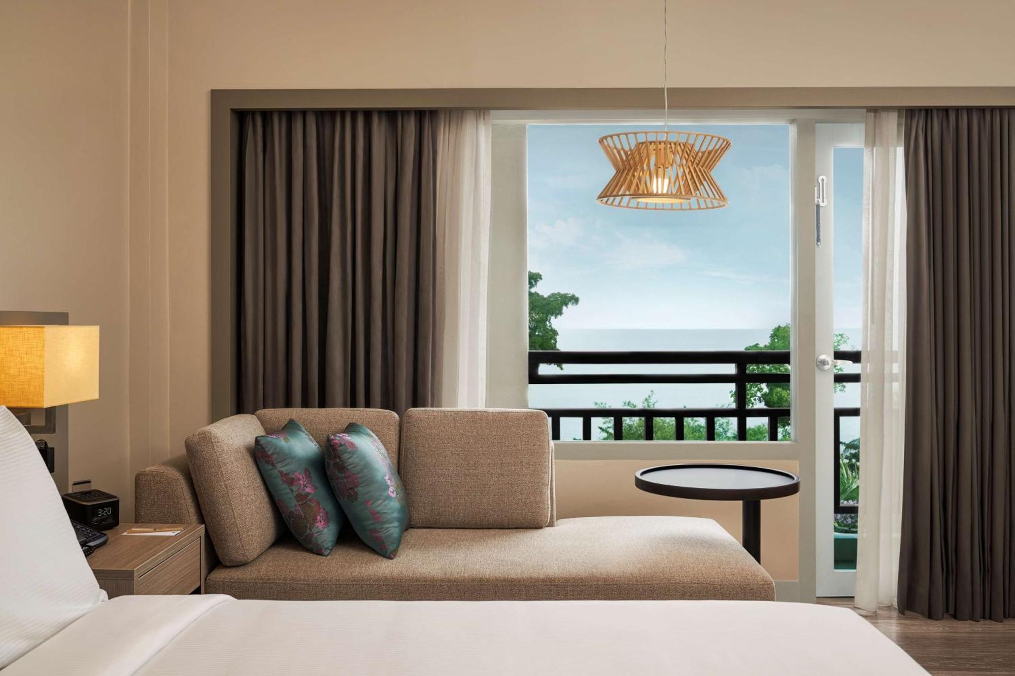 Doubletree By Hilton Damai Laut Hotel Lumut Exterior foto