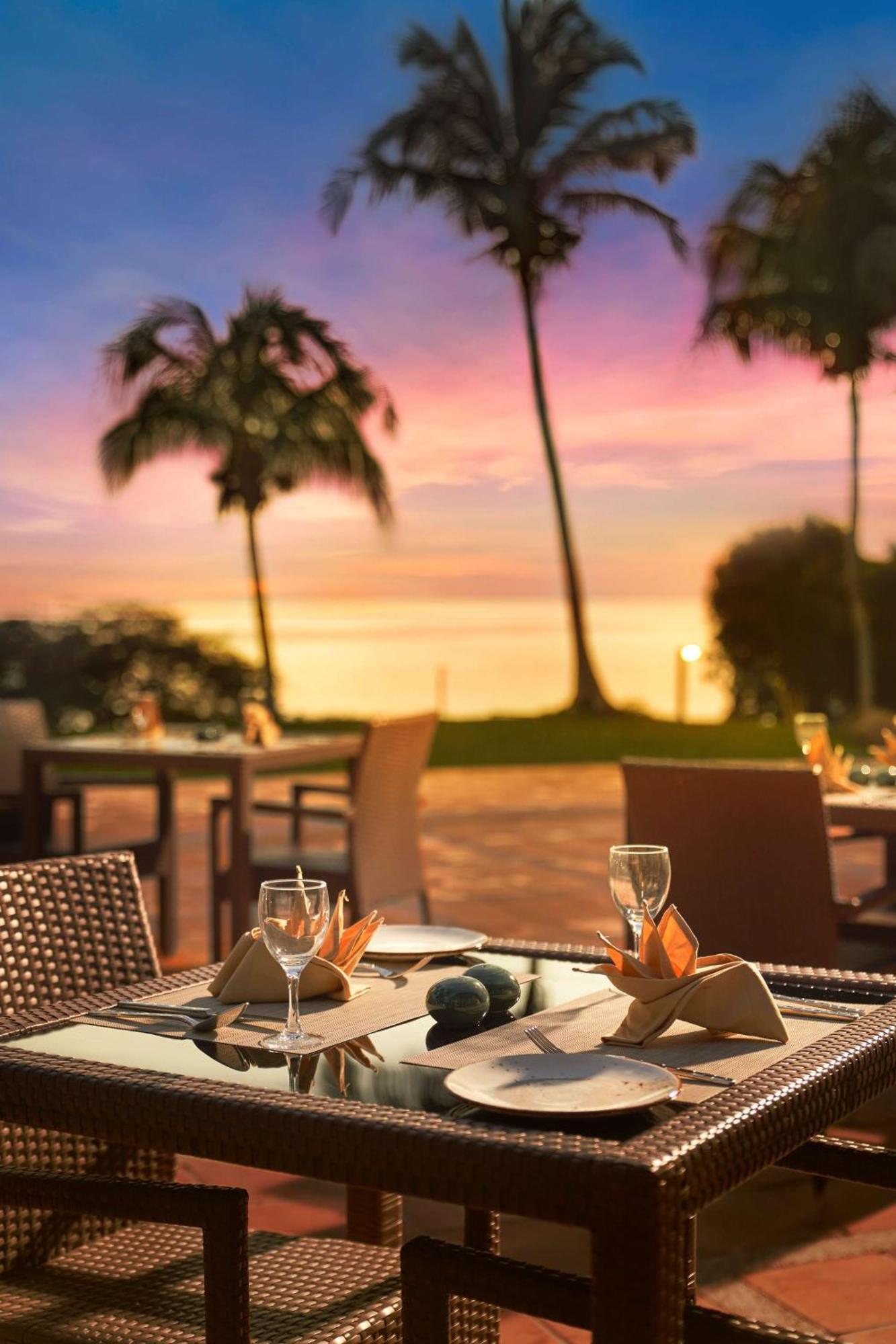 Doubletree By Hilton Damai Laut Hotel Lumut Exterior foto