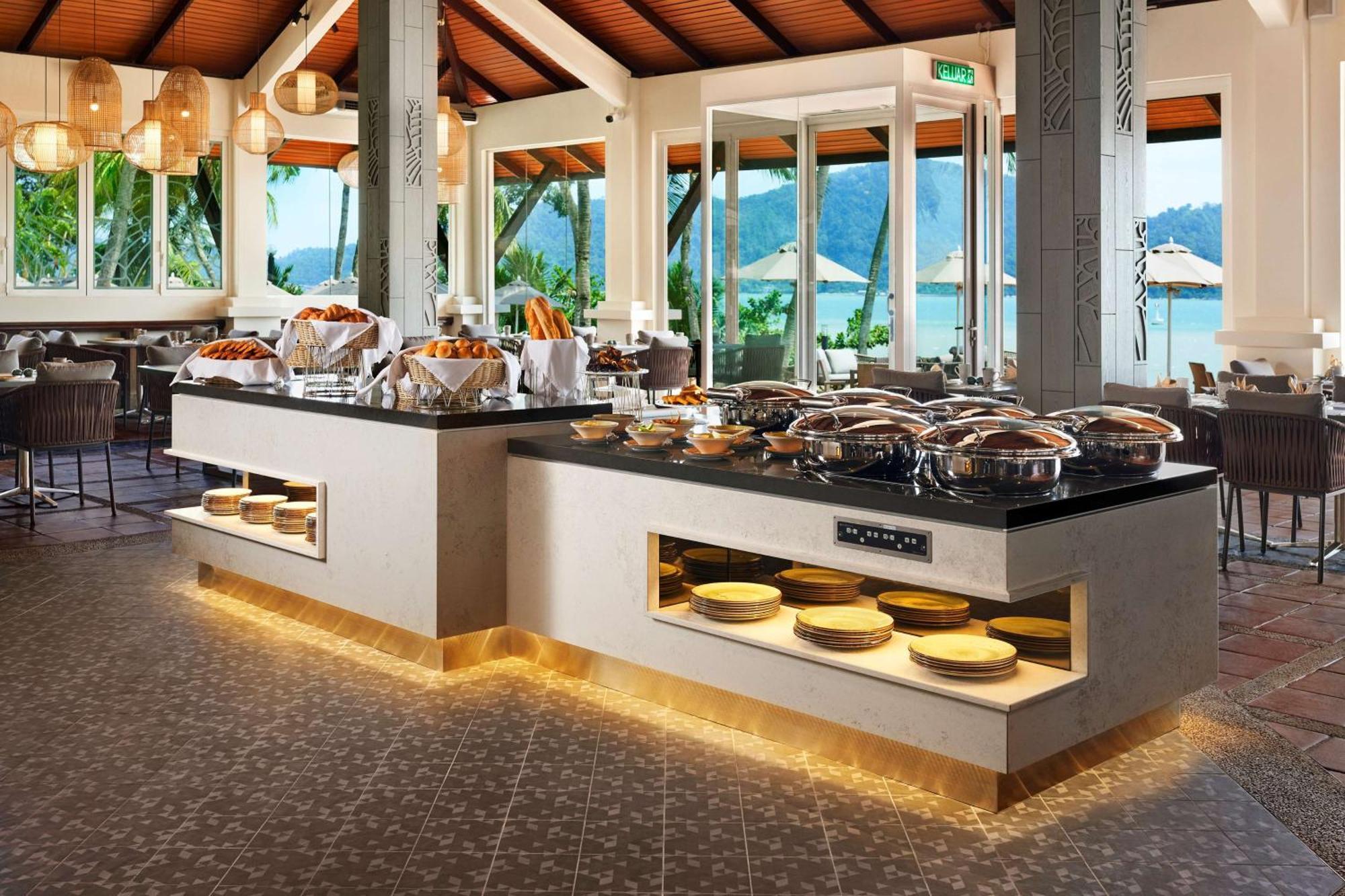 Doubletree By Hilton Damai Laut Hotel Lumut Exterior foto