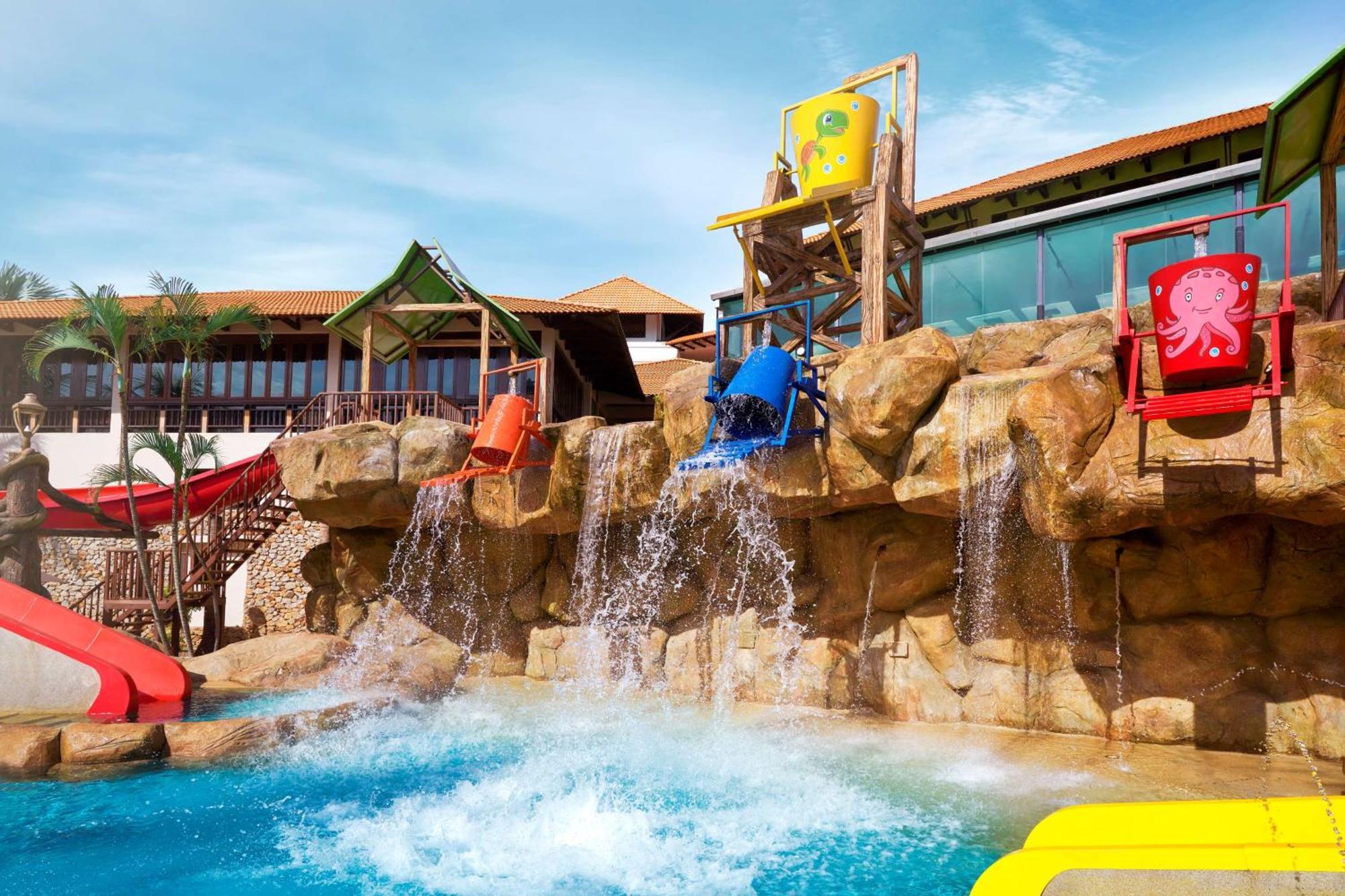 Doubletree By Hilton Damai Laut Hotel Lumut Exterior foto
