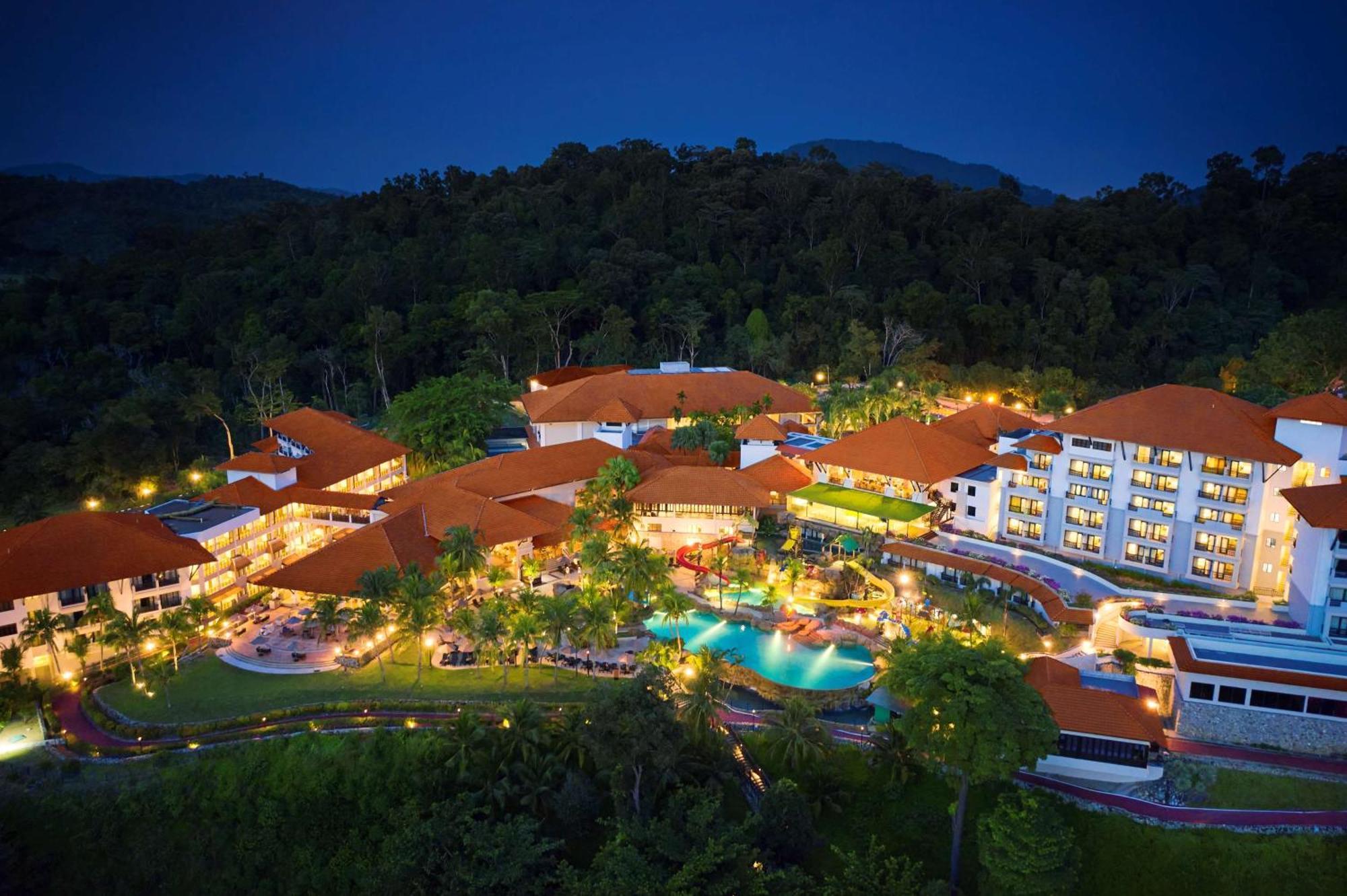 Doubletree By Hilton Damai Laut Hotel Lumut Exterior foto