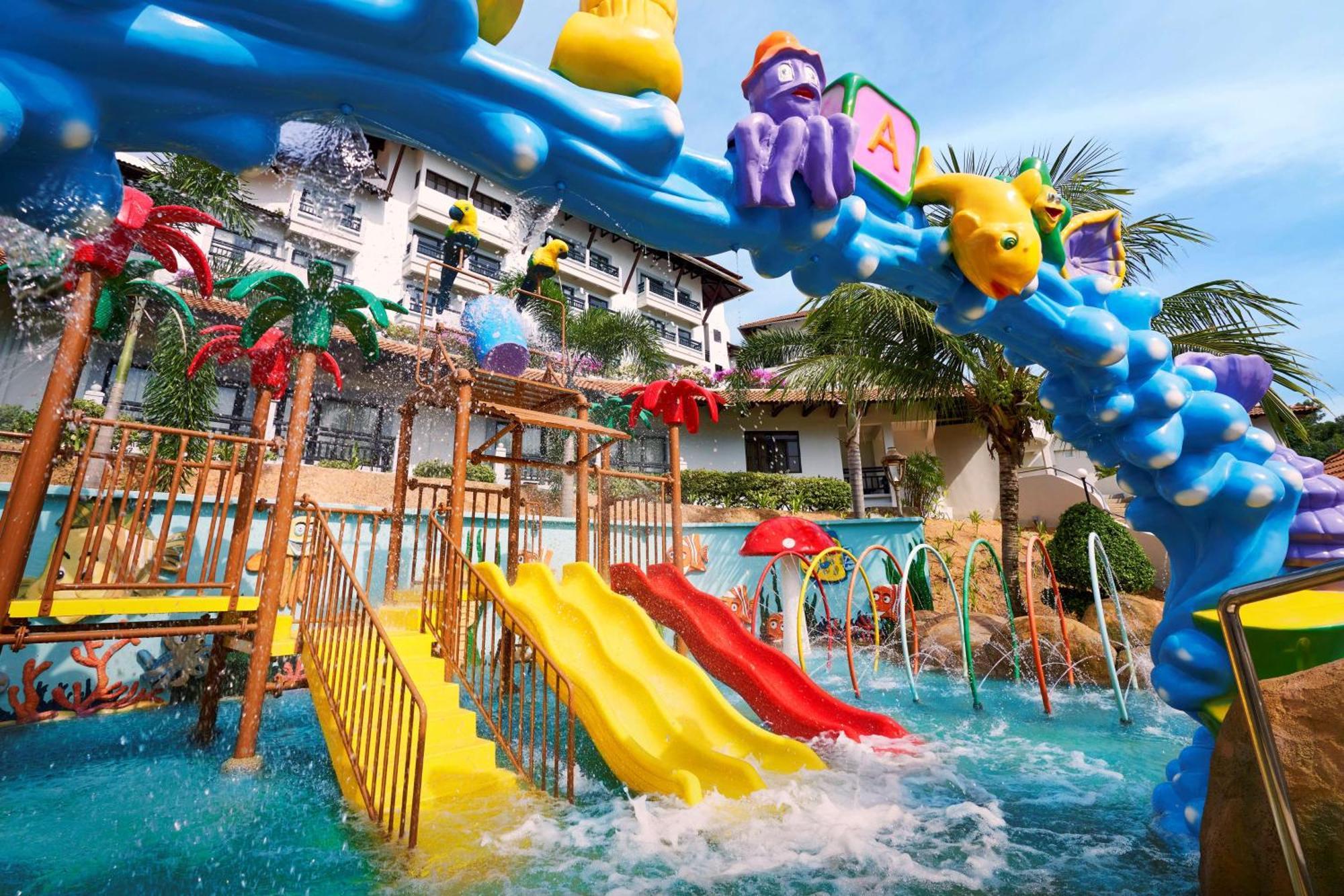 Doubletree By Hilton Damai Laut Hotel Lumut Exterior foto